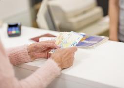 Latvijas Pastu atzīst par VSAA izsludinātā iepirkuma uzvarētāju pensiju piegādei klienta dzīvesvietā