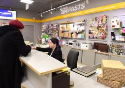 Fast pick-up counters for quicker receipt of items are operating in 25 busiest post offices in Riga, Pierīga, Valmiera and Daugavpils