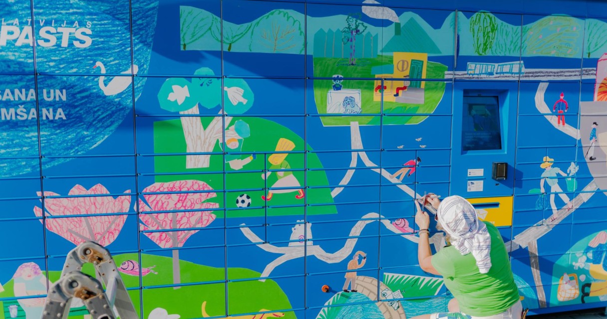 DSC00322-min Āgenskalnā tapis iedzīvotāju dizainēts pakomāts