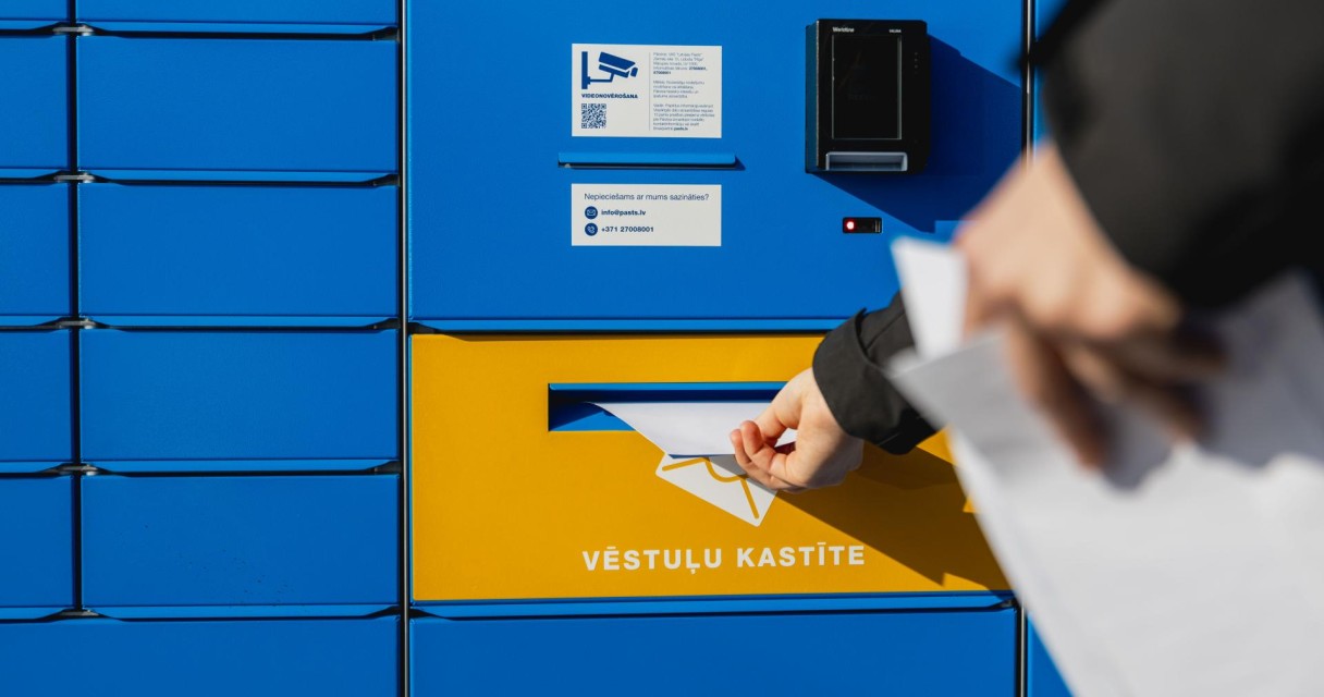 "Latvijas Pasts" atklāj pirmos pakomātus ar vēstuļu kastītēm