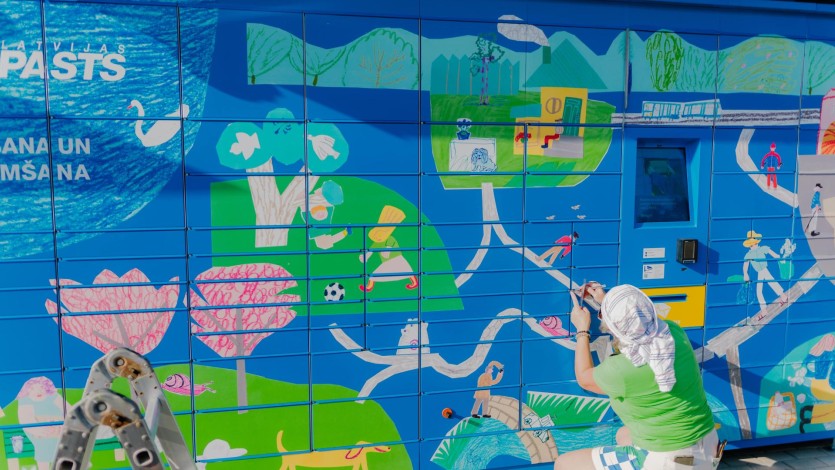 DSC00322-min Āgenskalnā tapis iedzīvotāju dizainēts pakomāts