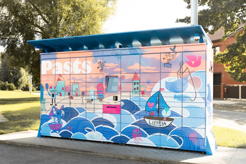 05.09.2025-21 Liepājā atklāts unikāla dizaina pakomāts