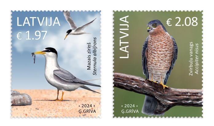 Putni2024_markas Putnu sērijas jaunajās pastmarkās – mazais zīriņš un zvirbuļvanags