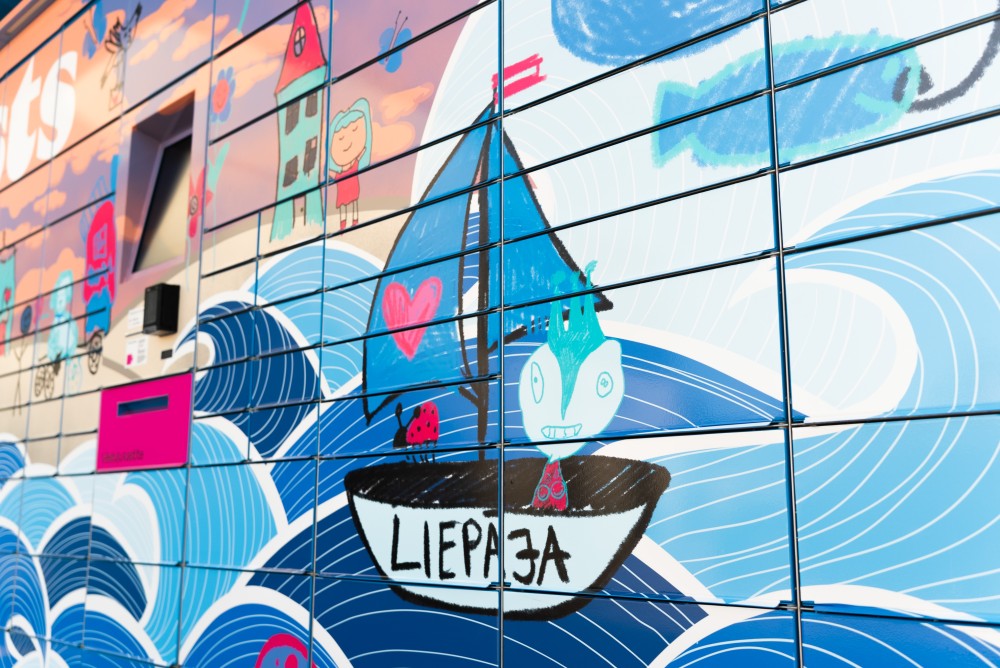 05.09.2025-23 Īpašā dizaina pakomāts Liepājā