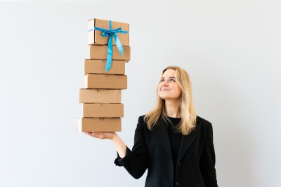 02.09-25 Sieviete ar kastēm