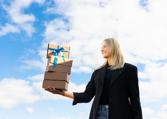 Paka ar lidma&scaron;īnu fonā